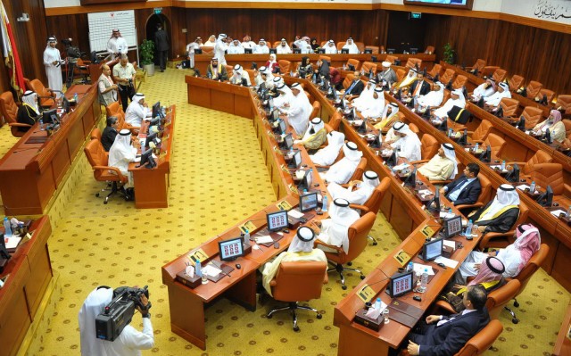 Bahraini regime unable contain uprising: Analyst