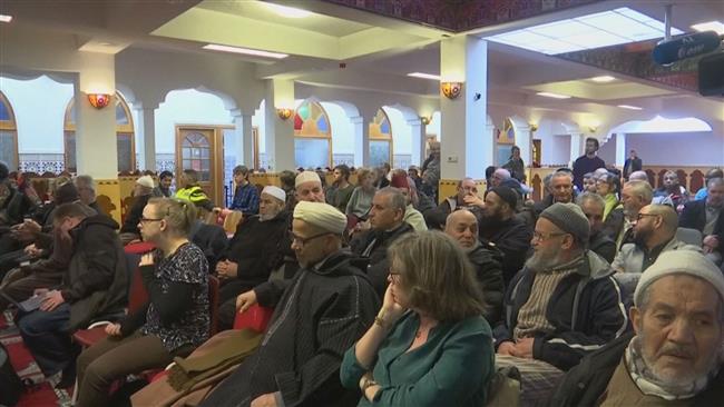Dutch gather at mosque to express solidarity with Muslims