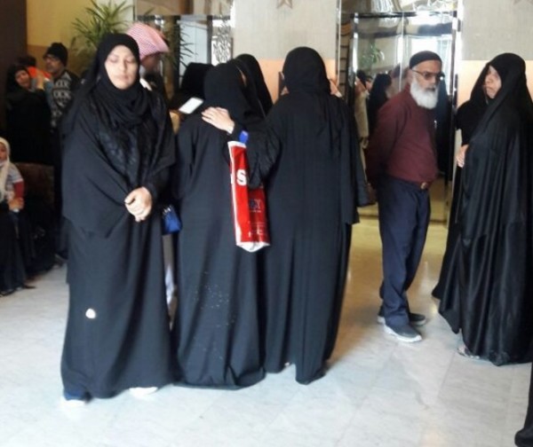 Bahrainis gather in protest to persecution of detainees, one arrested