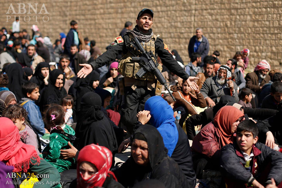 تقرير مصور/ القوات العراقية تساعد النازحين فروا من بطش داعش التكفيري بالموصل