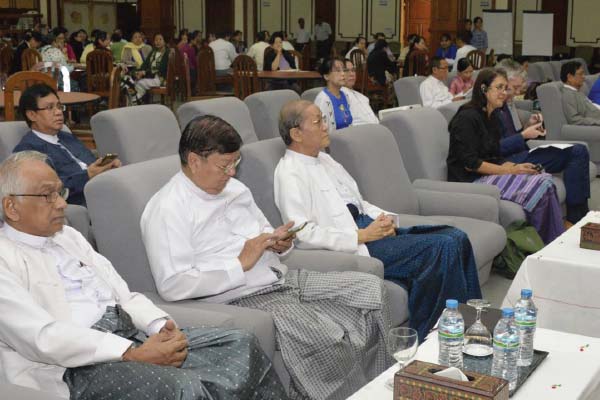 အဆင့္ျမင့္ပညာေရးဆုိင္ရာ အရည္အေသြးျမင့္မားေရးေဆြးေႏြးပြဲက်င္းပ