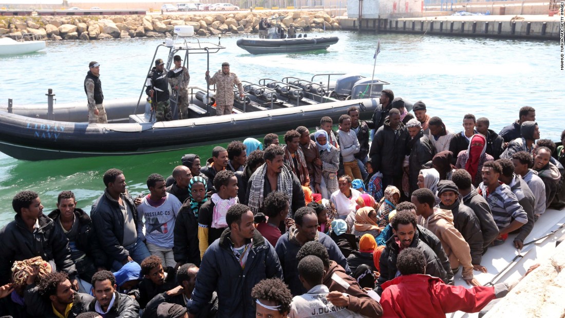 Fight between Libyan human smuggling gangs kills 22 migrants, injures 100 