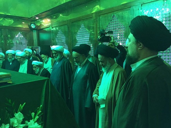 Assembly of Experts pay homage to Imam Khomeini