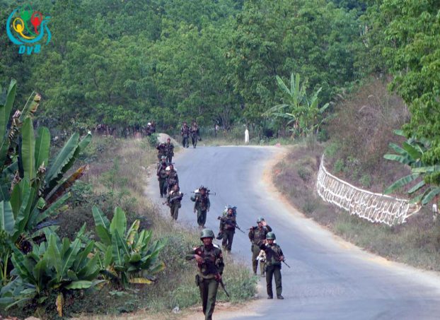 တိုက္ပြဲမ်ားဆက္ျဖစ္ေနသည့္ ေလာက္ကိုင္တြင္ ေက်ာင္းသားမ်ား တကၠသုိလ္၀င္တန္းစာေမးပြဲေျဖဆို