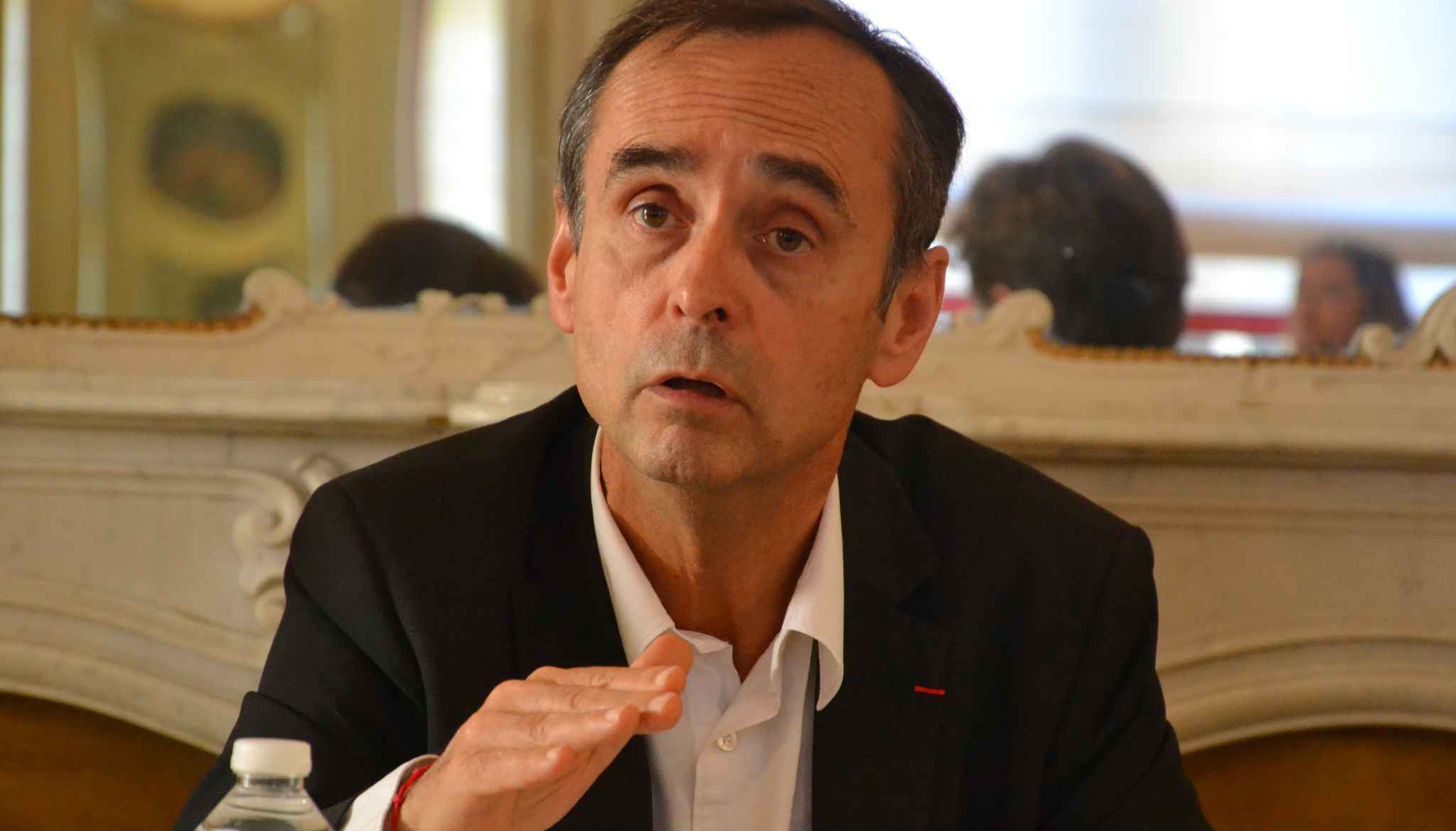  French mayor faces €1,800 fine after insulting Muslim schoolchildren