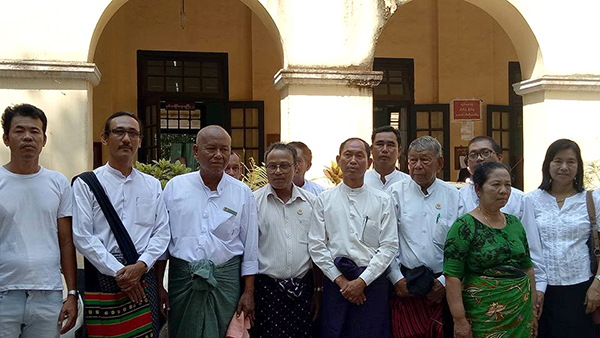 ၈၈ မ်ဳိးဆက္အဖြဲ႕၀င္သုံးဦးအား တရားစြဲဆုိထားမႈ ေမာ္လၿမိဳင္မွ ရန္ကုန္သုိ႔ တရား႐ုံးလႊဲေျပာင္း