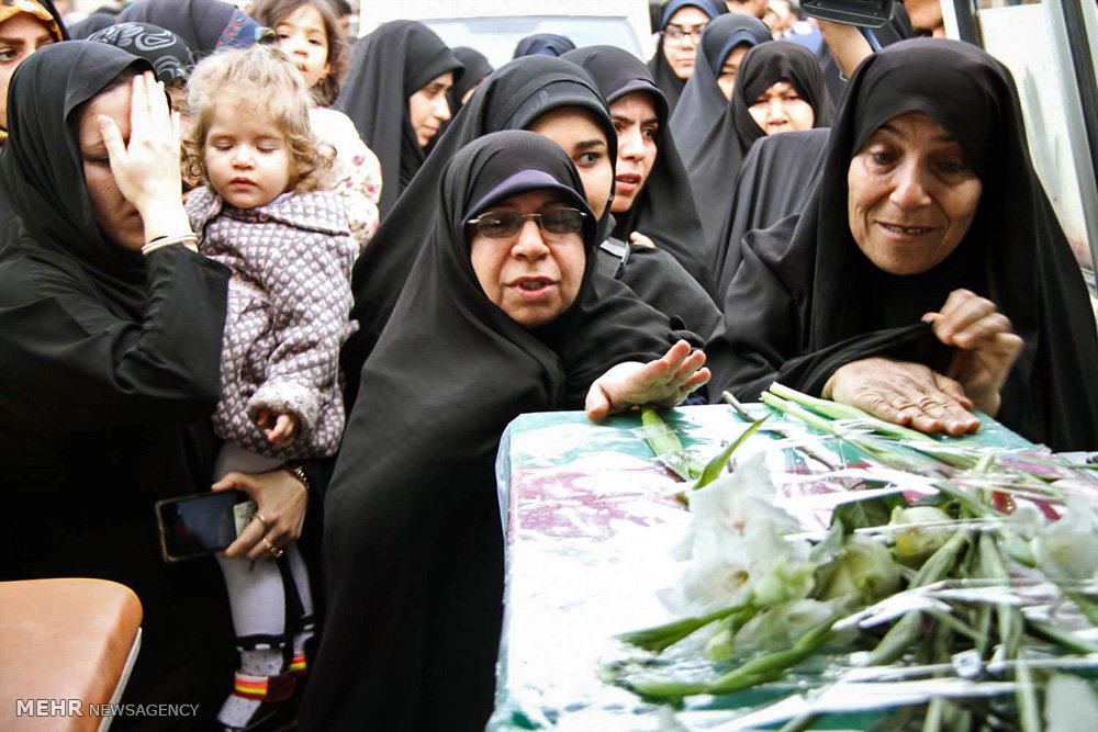تصویری رپورٹ: بوشہر میں دفاع مقدس کے تین گمنام شہیدوں کا استقبال