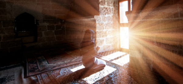 Beten hilft gegen Rückenschmerzen