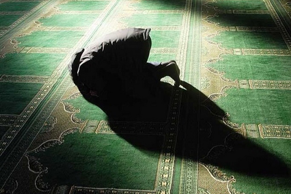 アリゾナ大学、「イスラム式の礼拝は、脊椎の強化や結構の促進に効果的」