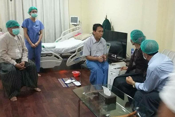 ေဒၚေအာင္ဆန္းစုၾကည္က ဦးၿဖိဳးမင္းသိန္းအား သြားေရာက္အားေပး
