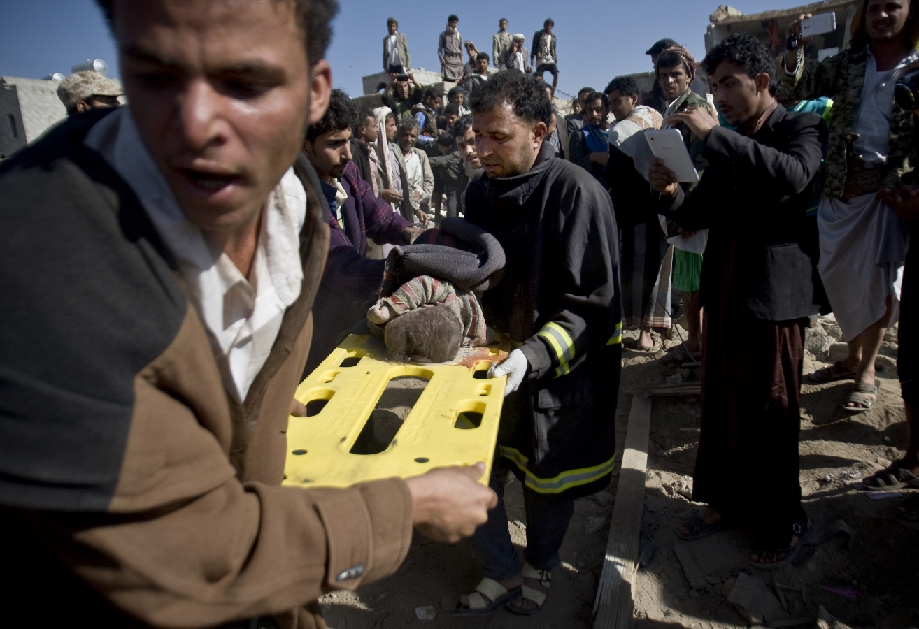 “Aviones del Régimen Saudí Bombardean un Mercado Yemení Martirizando a 26 Civiles” 