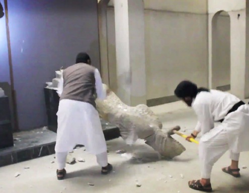 "داعش" دمر قطعا أثرية مزيفة في الموصل وباع الأصلية! 