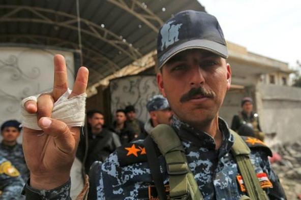 الشرطة الاتحادية تعلن تحرير الجسر القديم ودائرة الجوازات وسط الموصل