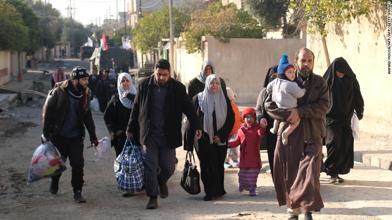 Over 150,000 Iraqis flee amid operations to retake Mosul