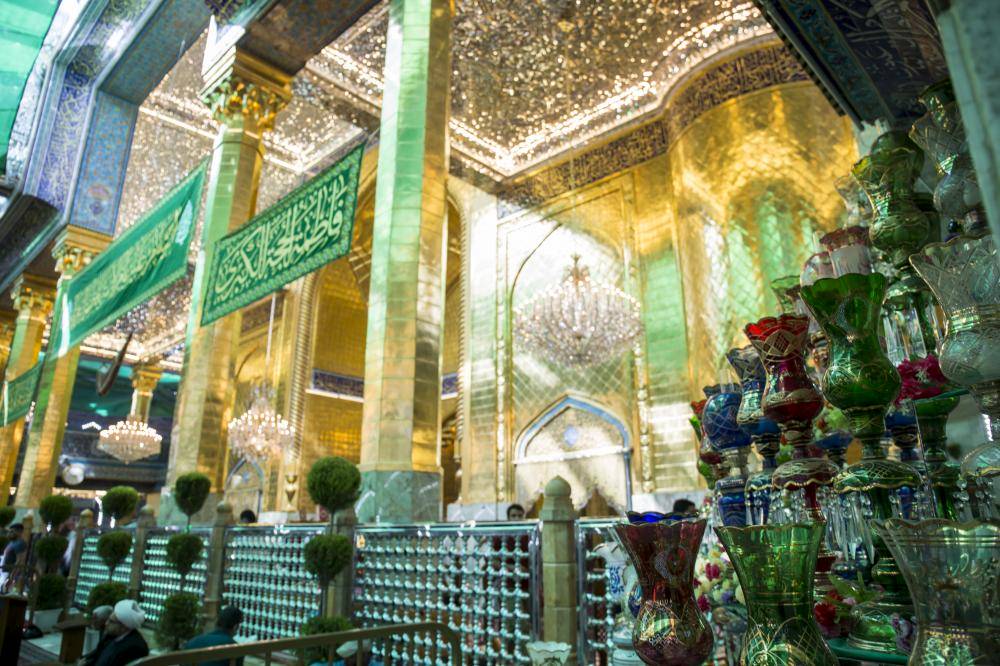 صحنُ أبي الفضل العبّاس (ع) يزدان بأكاليل الزّهور بمناسبة المولد السيدة "الفاطمة الزهراء"(ع)