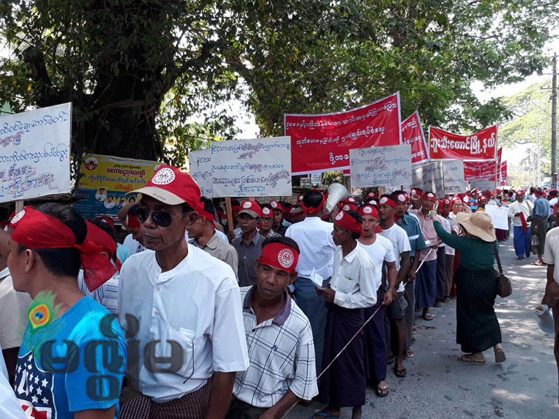 ႏုိင္ငံသားျဖစ္ခြင့္မရွိသူမ်ားအား မွတ္ပံုတင္ကဒ္ျပားထုတ္ေပးထားမႈအေပၚ စစ္ေတြတြင္ ဆႏၵျပ