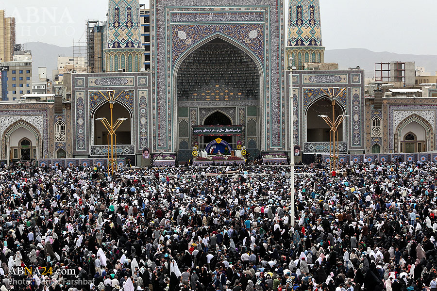تقرير مصور/ مراسم السنة الجديدة بمشاركة شعبية كبيرة في حرم الامام الرضا (ع) 