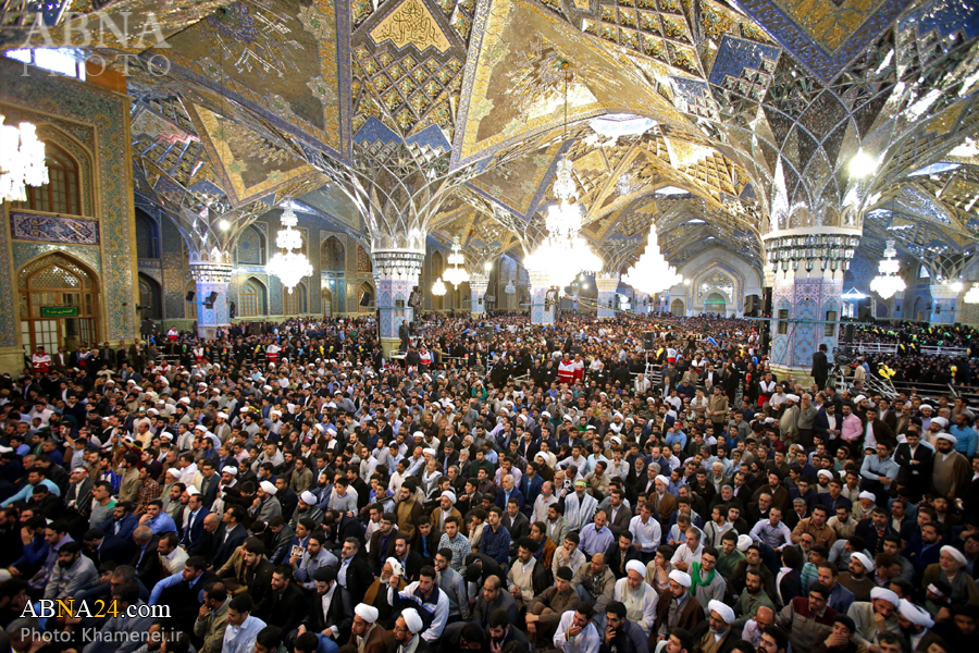 تقرير مصور/ جماهير غفيرة بانتظار لقاء قائد الثورة الاسلامية في حرم الامام الرضا (ع)