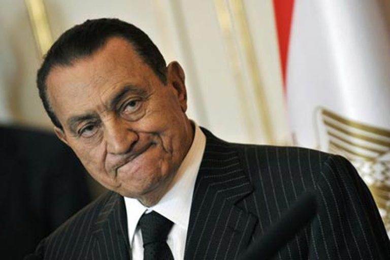 محكمة الجنايات المصرية تعيد مبارك إلى النيابة متهما في قضية هدايا الأهرام