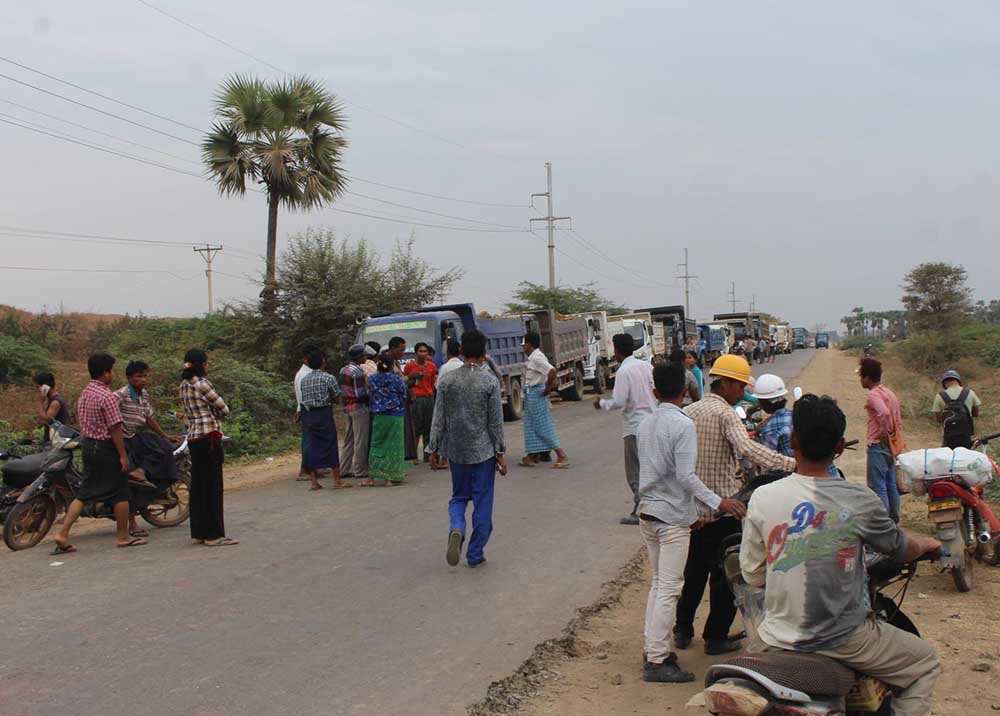 ပုသိမ္-မံုရြာလမ္းေပၚ ခြင့္ျပဳခ်က္မရွိဘဲ ၅ ဦးထက္ပို စုေ၀းပါက အင္အားသံုးဖမ္းဆီးမည္ဟု ထုတ္ျပန္