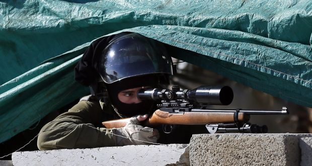 Israeli forces injure several Palestinians with live fire during anti-settlement protest
