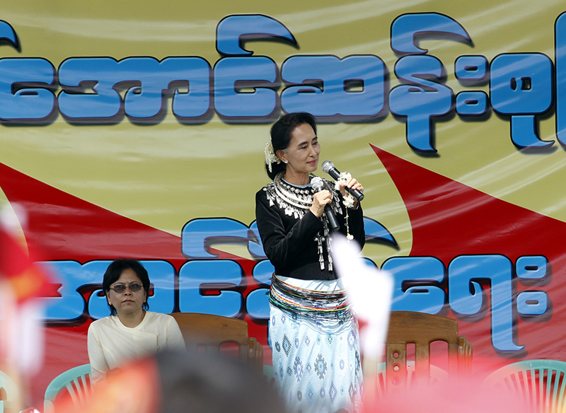 ႏုိင္ငံေတာ္၏ အတုိင္ပင္ခံပုဂၢိဳလ္ေဒၚေအာင္ဆန္းစုၾကည္ ကခ်င္စစ္ေဘးေရွာင္စခန္းမ်ားသို႔ သြားမည္