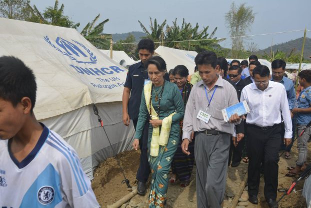 စစ္ေဘးေရွာင္အုိင္ဒီပီစခန္းမ်ားကို ေဒၚေအာင္ဆန္းစုၾကည္ သြားေရာက္