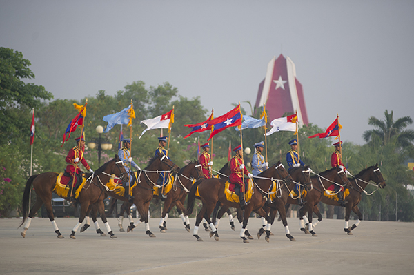 ဒုကၡသည္အေၾကာင္းျပဳ၍ ႏိုင္ငံေရးစြက္ဖက္မႈမ်ားကို ကာကြယ္မည္ဟု ဗိုလ္ခ်ဳပ္မွဴးႀကီးမင္းေအာင္လႈိင္ ေျပာ