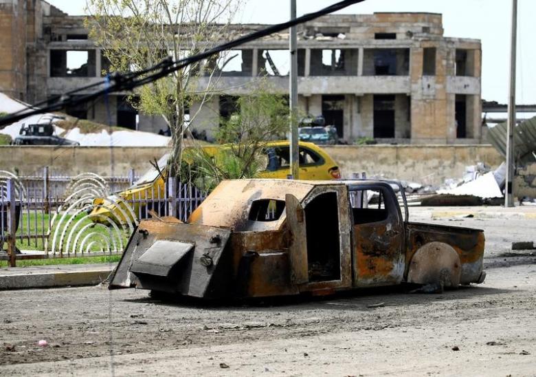 "داعش" يحتجز المدنيين في مبان مفخخة ويطلق النار على من يحاول الهروب بالموصل