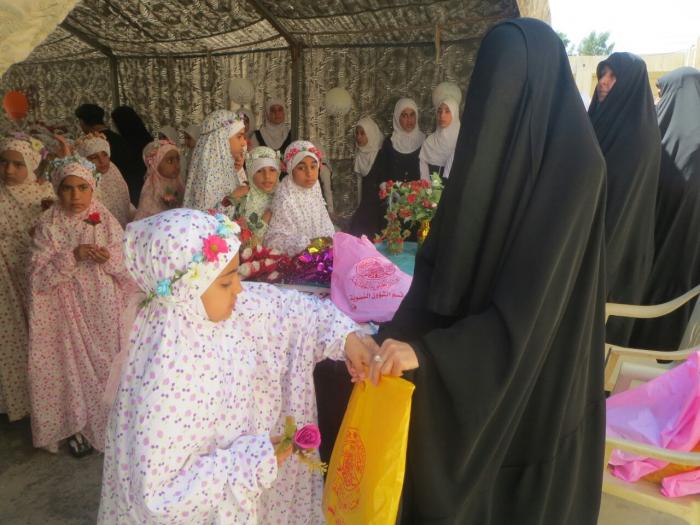 العتبة العلوية تستمر بتتويج المكلفات داخل مدارس الاقضية والنواحي في العراق+(صور)