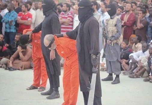 داعش التكفيري يذبح رجلين بتهمة ممارسة الكهانة في سيناء