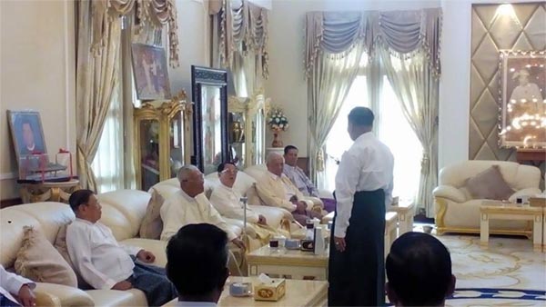 အၿငိမ္းစားဗိုလ္ခ်ဳပ္မွဴးႀကီးသန္းေရႊႏွင့္ အၿငိမ္းစားတပ္မေတာ္အရာရွိႀကီးမ်ား၏ပံုမွာ ယမန္ႏွစ္ကပံုမ်ားသာျဖစ္