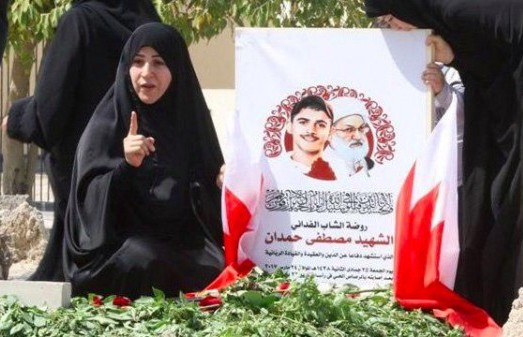 والدة الشهيد حمدان للمعتصمين بالدراز: أرى فيكم ألف مصطفى وسنزيد قوة