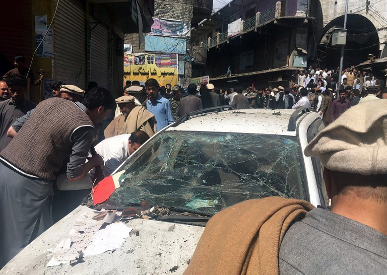 At least 24 martyred, 90 wounded in market blast in Pakistan Shiite area / Pics