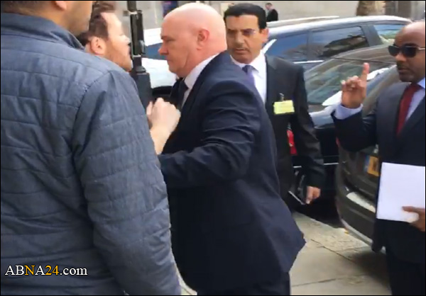 ناشطون بريطانيون وبحرانيون يهاجمون "أحمد العسيري" بالبيض الفاسد و يسعون لاعتقاله