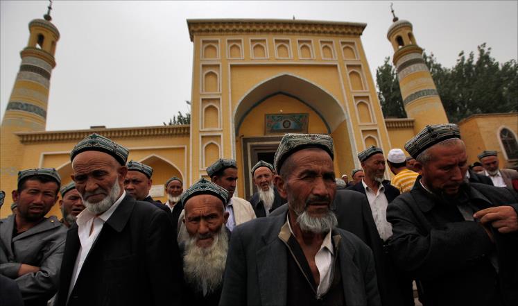 الصين تحظر إطلاق اللحى والبرقع بحملة "ضد التطرف"
