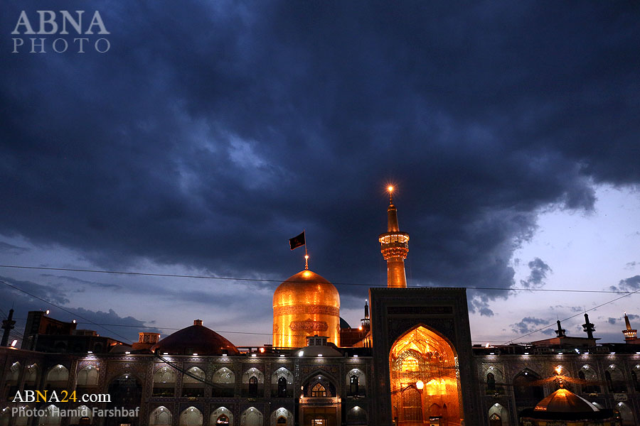 تقرير مصور/ اجواء روحانية في ليلة شهادة الامام الهادي (ع) في حرم الامام الرضا (ع)