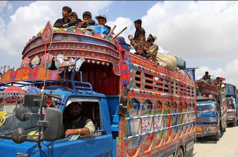 پاکستان سے رضاکارانہ طور پر افغان پناہ گزینوں کی وطن واپسی کا عمل دوبارہ شروع