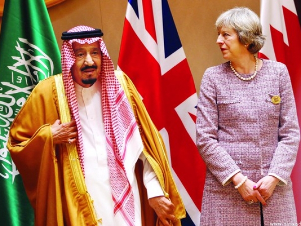 الحجاب في السعودية فرض على السعوديات وصمت على سفور تريزا! + (صور)