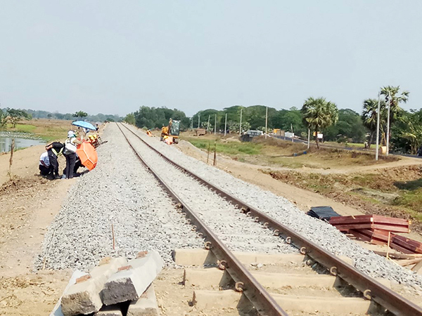 ဂ်ပန္နည္းပညာအသုံးျပဳၿပီး ဧရာ၀တီတုိင္းတြင္ ရထားလမ္း စမ္းသပ္ခင္း