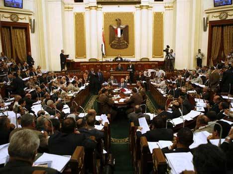 البرلمان المصري يتجه إلى منع النقاب لأسباب أمنية