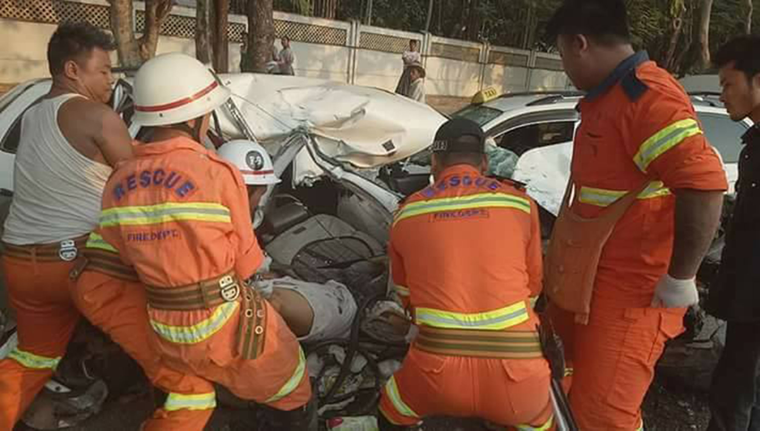 မဂၤလာဒံုတြင္ ယာဥ္သံုးစီးဆင့္တုိက္၍ လူတစ္ဦးေသ၊ ေျခာက္ဦးဒဏ္ရာရ