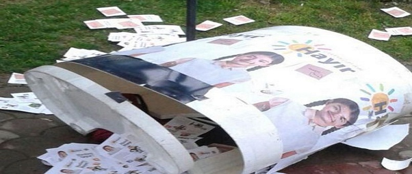 Sakarya'da 'hayır' standına saldırı! 