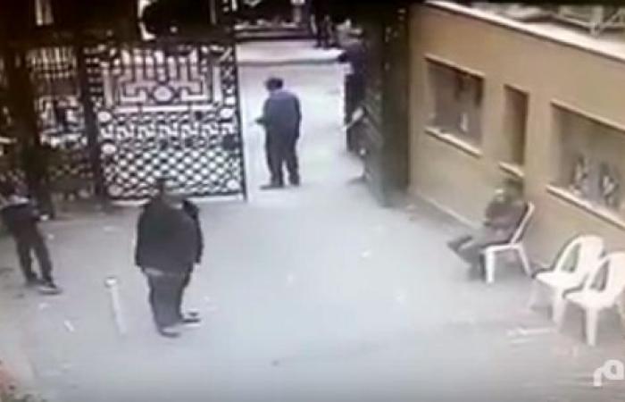 فيديو / لحظة تفجير انتحاري من زاوية أخرى أمام مدخل الكنيسة المرقسية بالاسكندرية