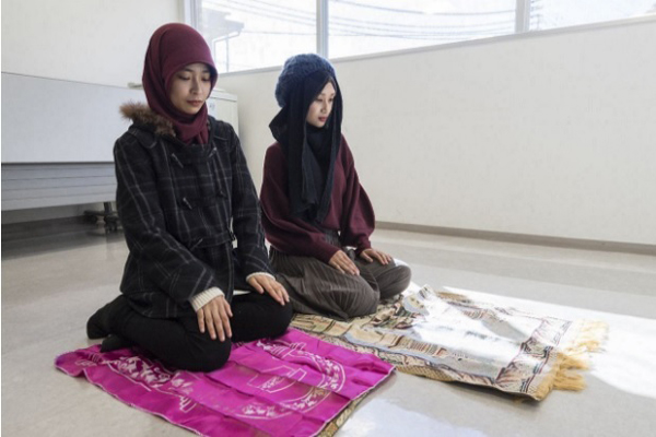 ムスリムも江の島で楽しい旅を　小田急が冊子１万部