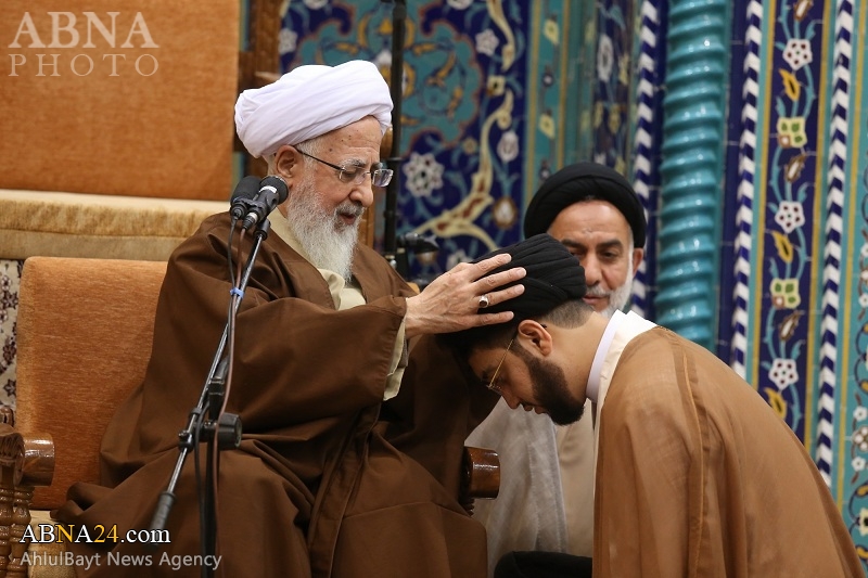 تقرير مصور/ مراسم اعتمار العمامة على يد آية الله جوادي آملي