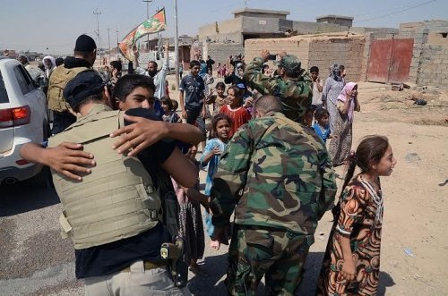 اللواء 17 في الحشد الشعبي يستقبل (1500) نازح من مناطق أيمن الموصل