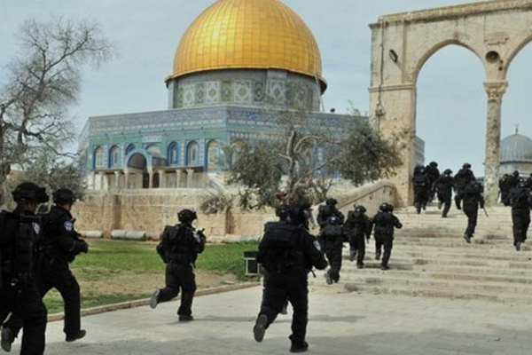イスラエル軍が、聖地のアクサーモスクを再攻撃