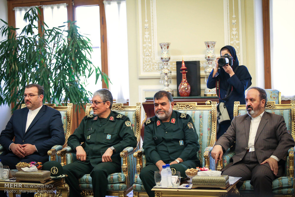 تصويري رپورٹ: آذربائیجان کے وزیر دفاع کی لاریجانی سے ملاقات