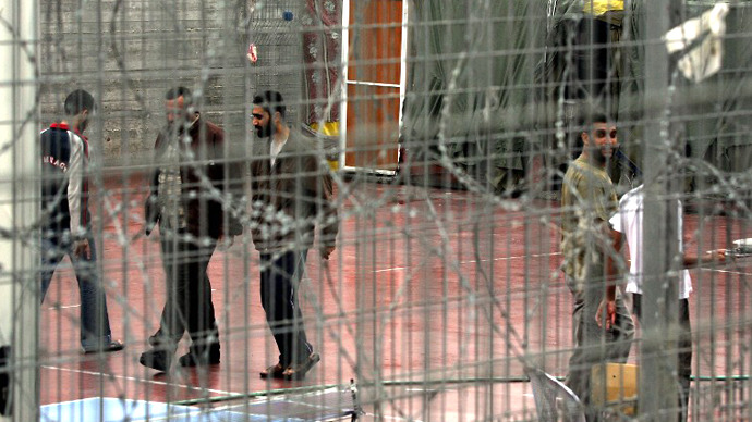 Hundreds of Palestinian detainees in Israeli prisons start hunger strike